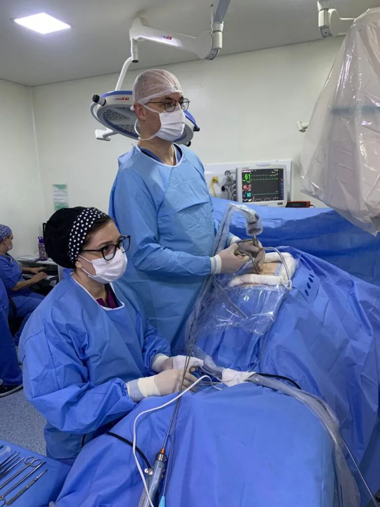 Procedimento biportal — visão intraoperatória