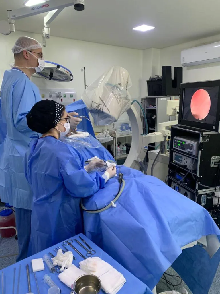 Técnica uniportal — cirurgia endoscópica da coluna lombar