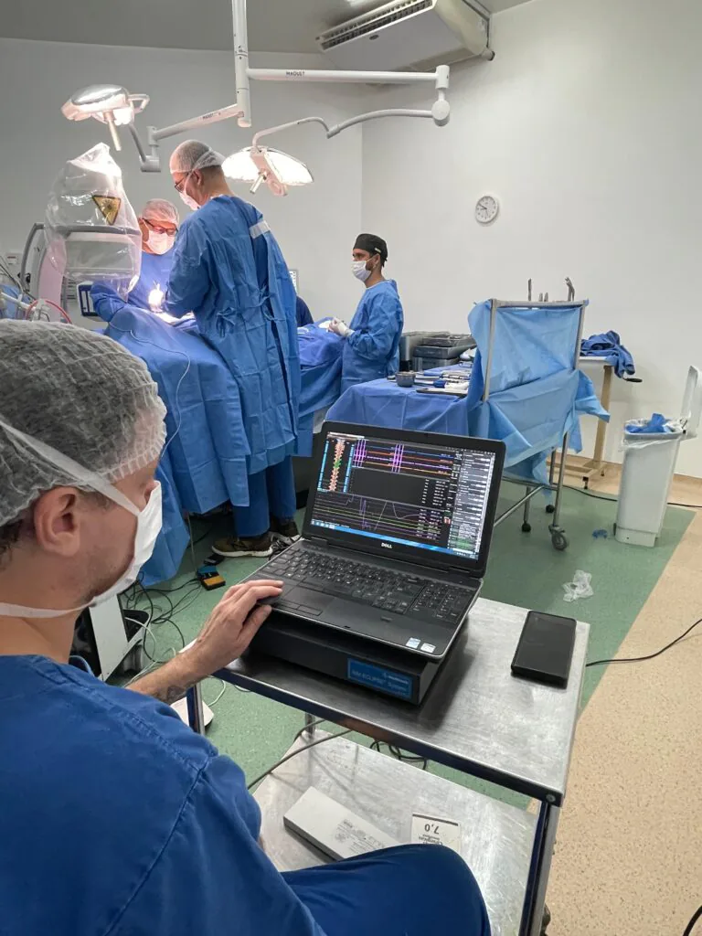 Dr. Bruno Saciloto — neurocirurgião experiente em Guarapuava/PR