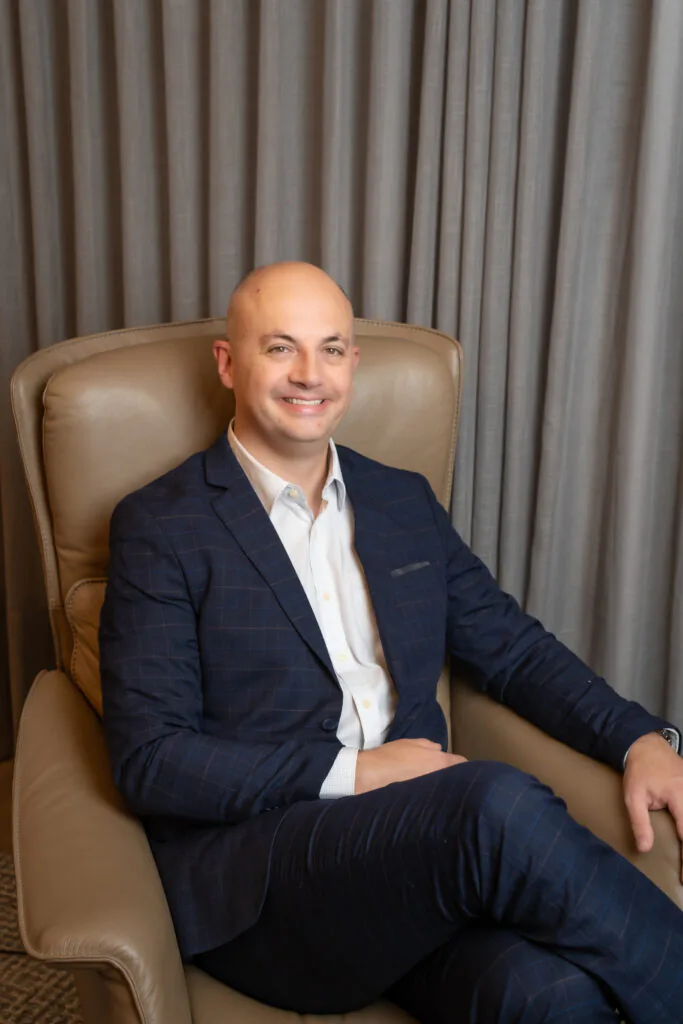 Dr. Bruno Saciloto — Neurocirurgião especialista em coluna